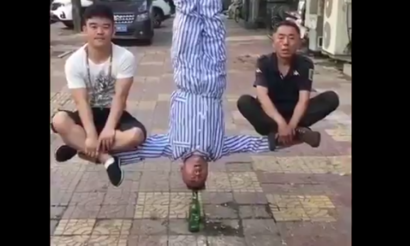 בגלל אספן הבקבוקים: הקסם המתוחכם נחשף