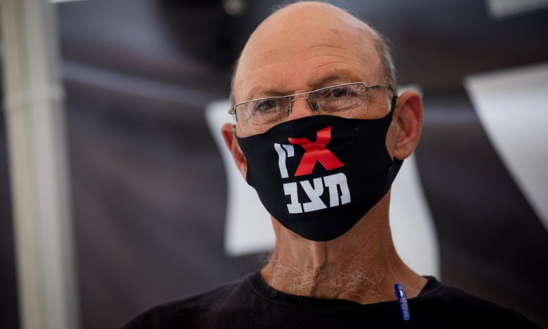 השכל לשוטרת: "אני הבאתי את ההורים שלך מאתיופיה"