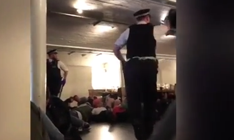 אימה בלונדון: צפו בשניות שלאחר מתקפת הטרור