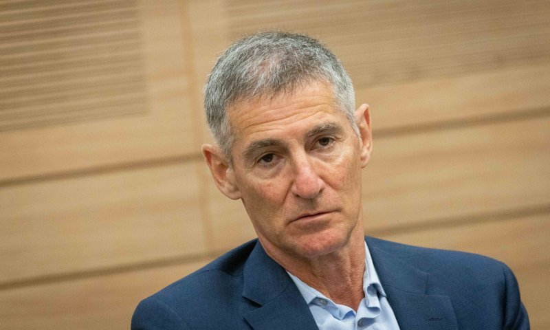 "איפה גנץ?": יאיר גולן חוזר לפוליטיקה ותוקף