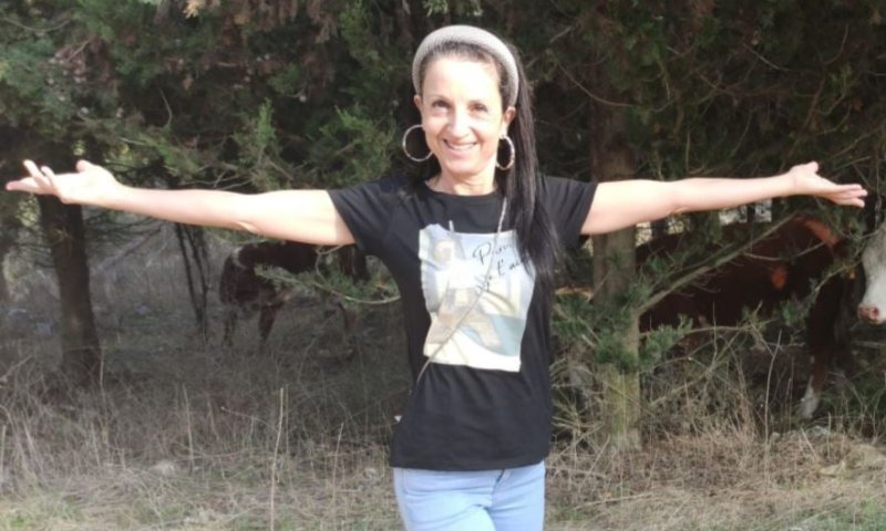 מרגש: חברים ושכנים שרים לזכרה של אסתר הורגן. צפו