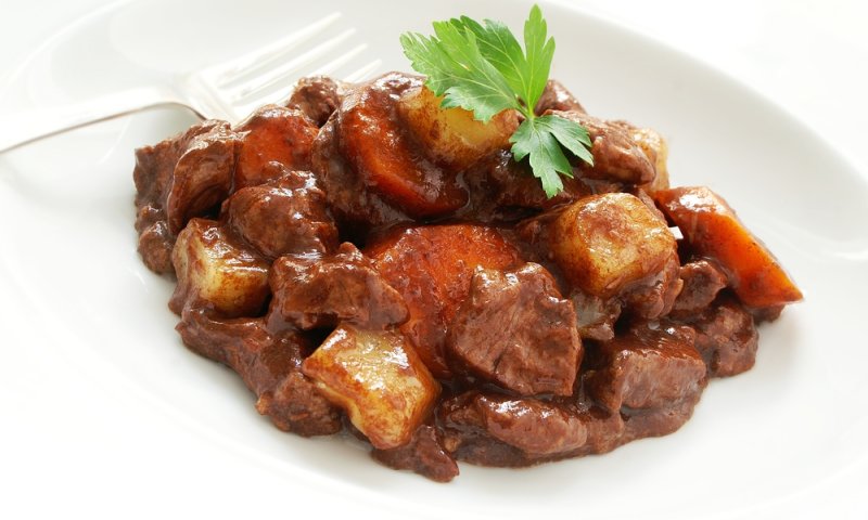 לכבוד החורף שבדרך: קדרת בשר, תפוחי אדמה ובטטה