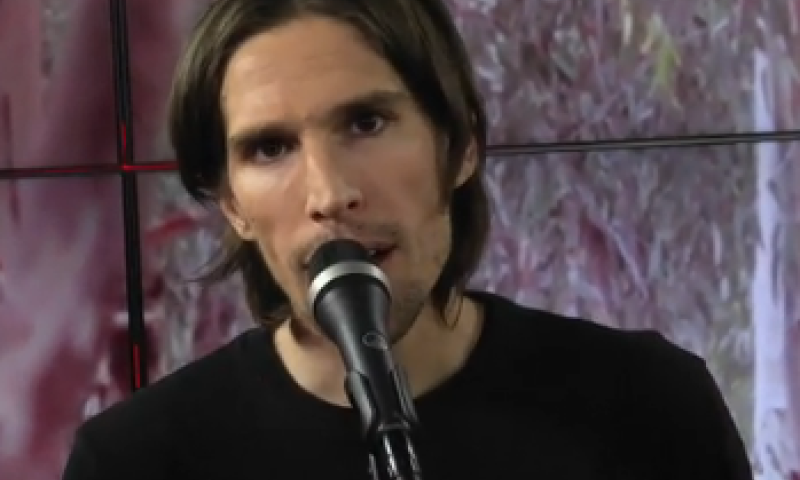 זמר מוכר מואשם בתקיפת בת זוגו