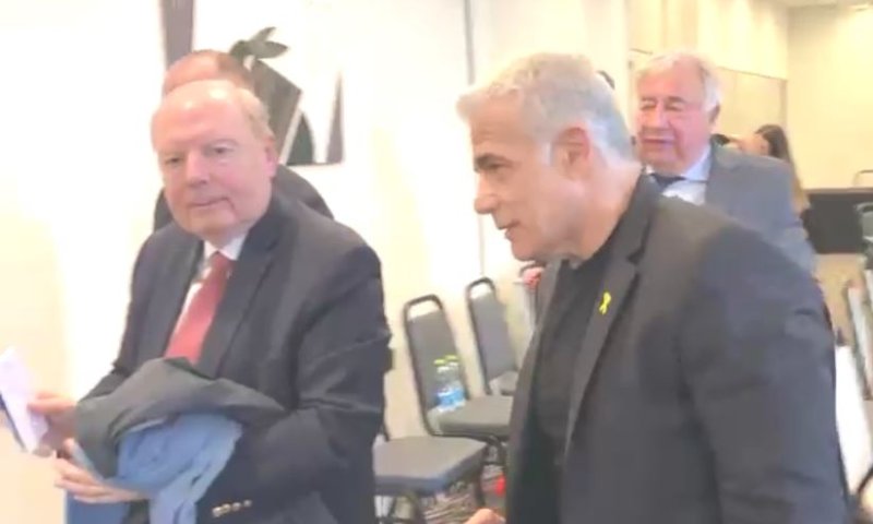 צפו: נשיא הסנאט הצרפתי מתפנה בזמן האזעקה