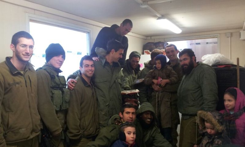 קור קיצוני: תושבי יצהר דאגו לאוכל חם לחיילים