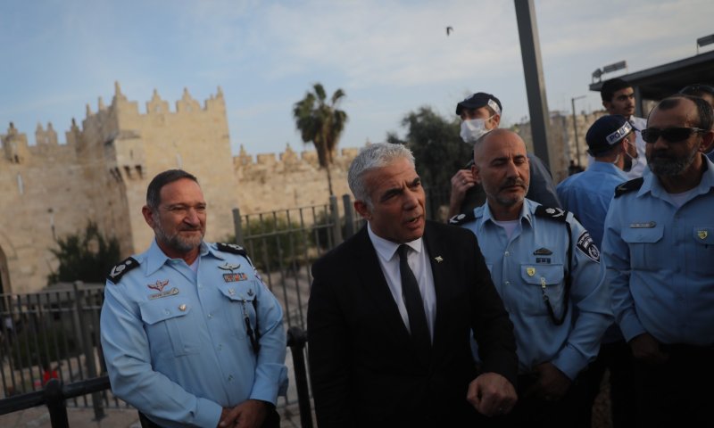 לפיד: "תקופה מתוחה, אפשר לסמוך על המשטרה"