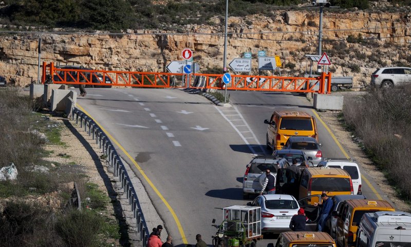 פיגוע דקירה ליד עטרת; המחבל חוסל