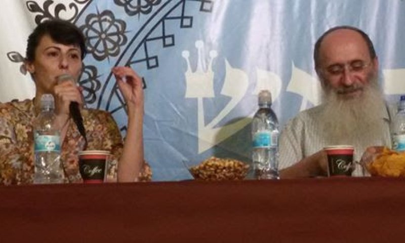 כשהרב שרקי ישב לשיחה עם אורטל בן-דיין