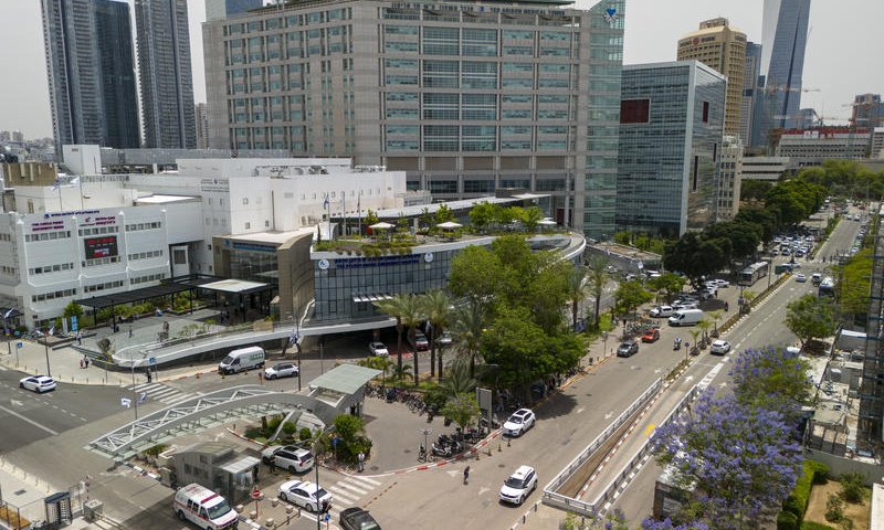 היערכות שיא: ביה"ח איכילוב קורא לפנות את חניון בית החולים