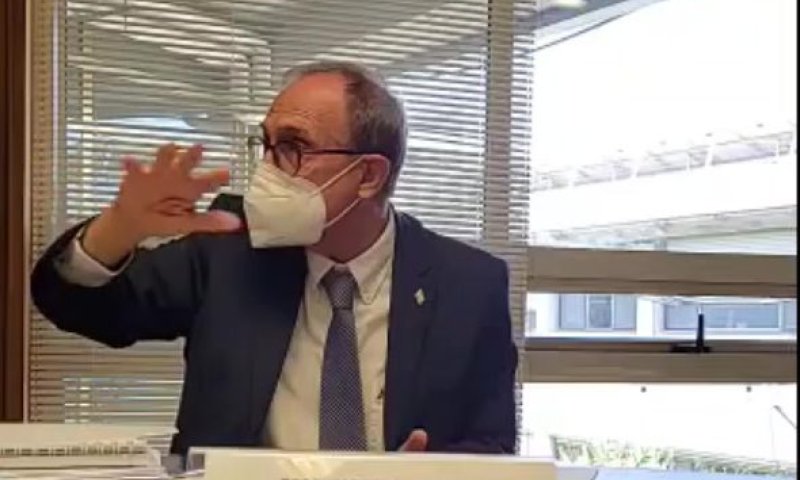 שר התפוצות: "חוגים דתיים-ימנים פלשו לרחבה"