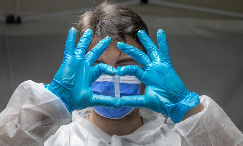 ה-FDA ממליץ לאשר שימוש בתרופה החדשה לקורונה