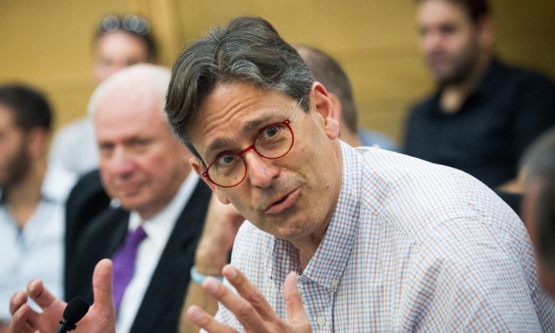 התגובה ההזויה של העיתונאי לאיומי איראן