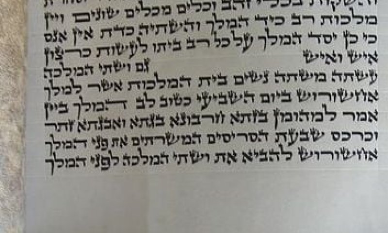 פסק ראשון של בית הלל: נשים יכולות לקרוא מגילת אסתר