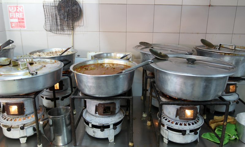 איך נקנה אוכל במקום שיורק על השכינה?!