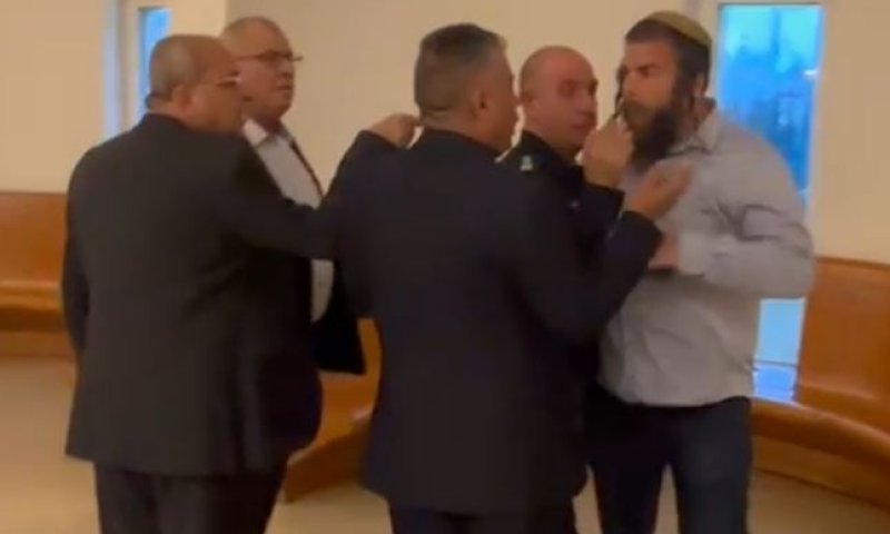 "אתה שווה לנעל שלי": ח"כ טיבי התפרץ על נתי רום