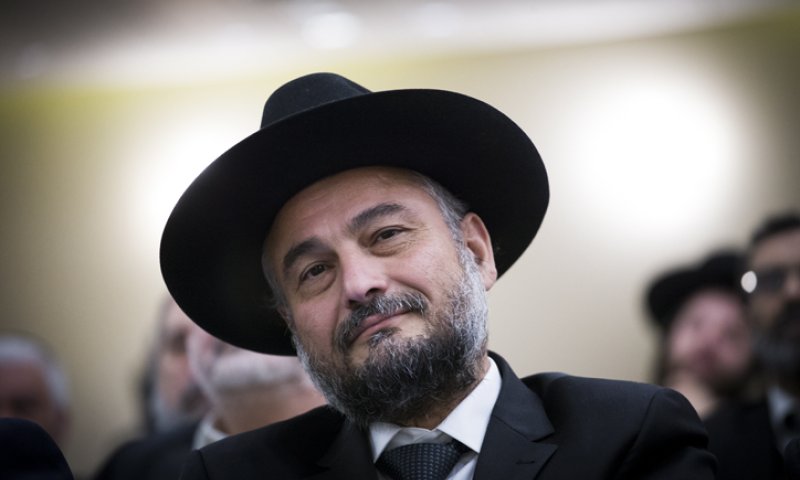 "אמצי כלבי פרא": אבוטבול בעקיצה לשרה נתניהו