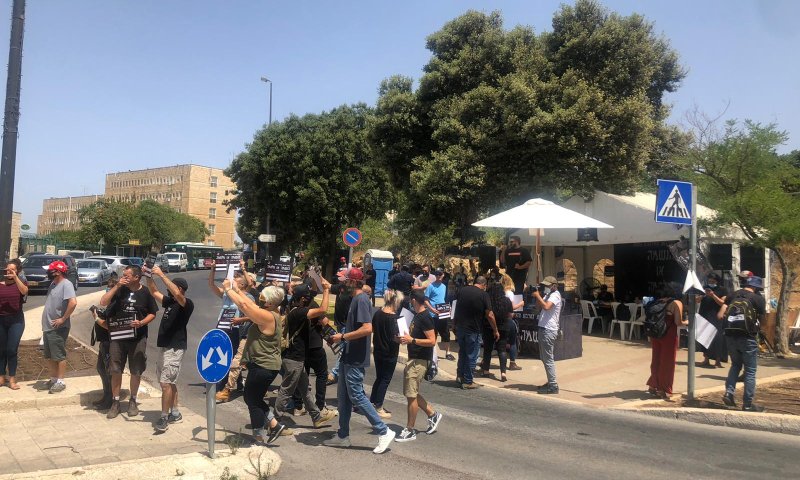 חסימות והפגנות זעם: מחאת התרבות נמשכת