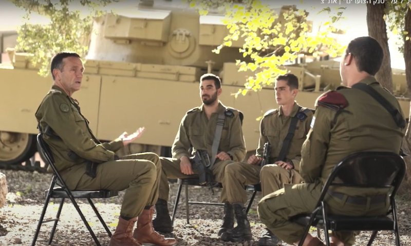 הרמטכ"ל בשיח עם לוחמי שריון על: "טנק הצוערים"| צפו: