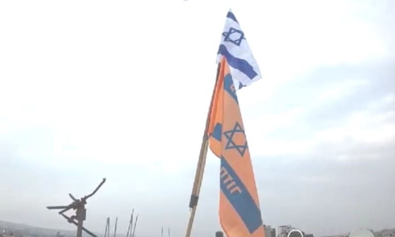 הלוחמים יצאו מעזה בהנפת דגל ישראל ודגל כתום. צפו
