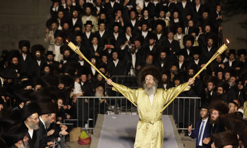 חצי שנה לפני: החלו ההכנות לל"ג בעומר במירון