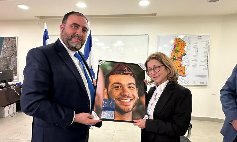 ארבל העניק אזרחות כבוד למשפחתו של חלל צה"ל