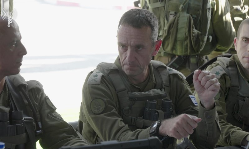 הרמטכ"ל: "מוכנים כל רגע לעבור למתקפה בצפון"