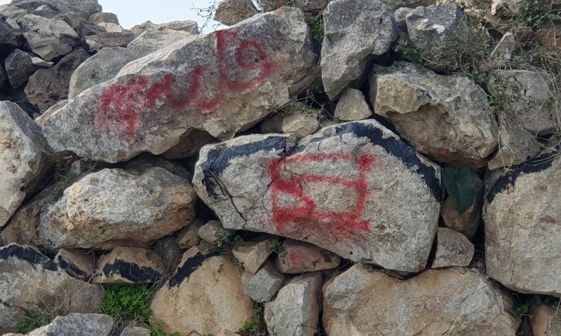 פורעים ערבים השחיתו את מזבח יהושע בהר עיבל