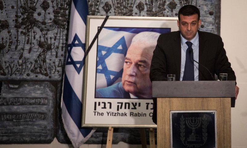 נכדו של רבין בטקס: "אם דבק בכם רבב לכו לביתכם"