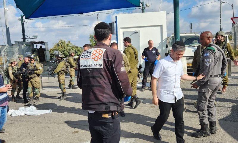 הקצין נדרס, חתר למגע והספיק לירות במחבל