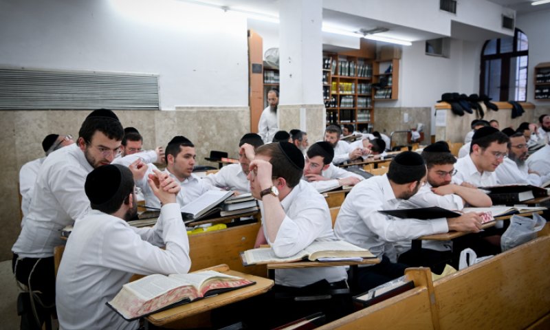 הקריאה לחרדים להישאר בישיבות, פוגעת בציונות הדתית