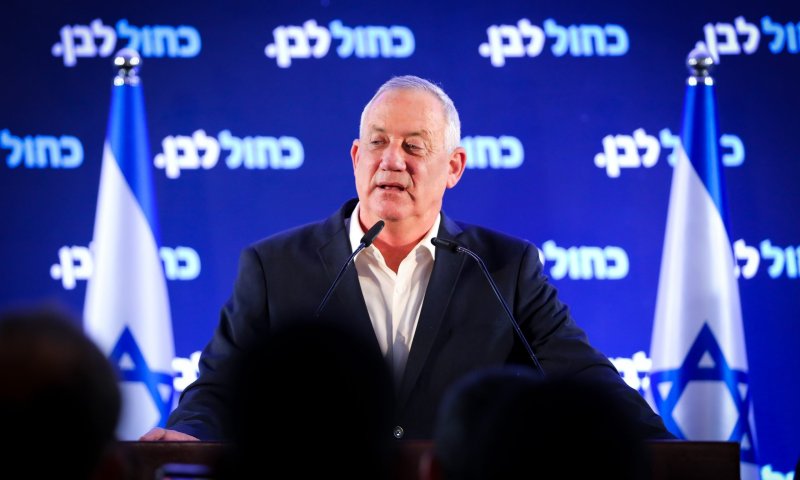 האם כחול לבן עושה שימוש פוליטי במשרד הביטחון?