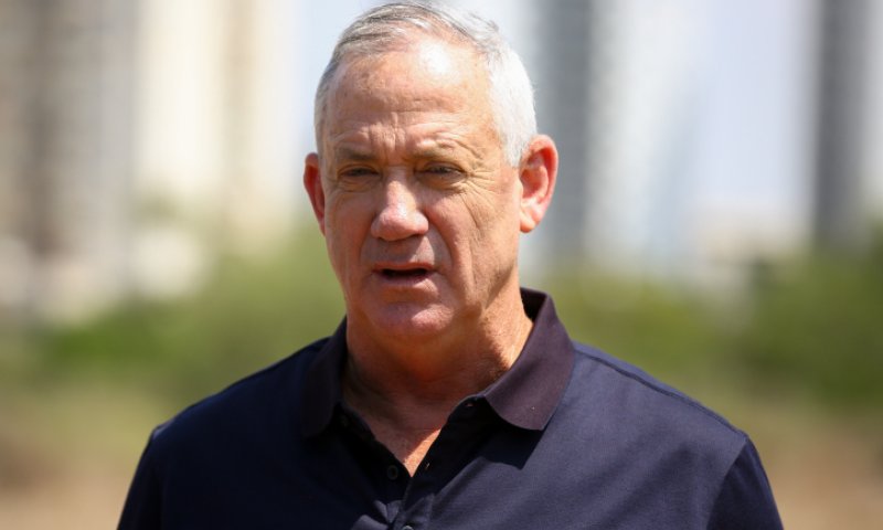 גנץ השווה את הגמגום שלו למשה רבינו וחטף מהחרדים