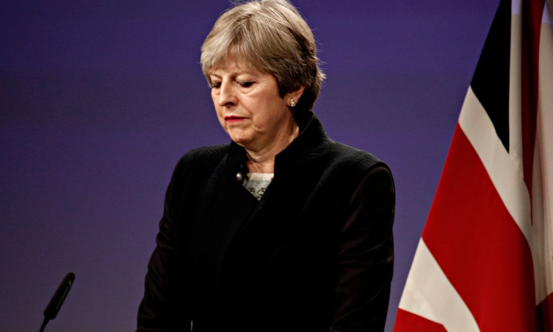 לאחר דחיית ההסכם: ממשלת בריטניה בסכנה