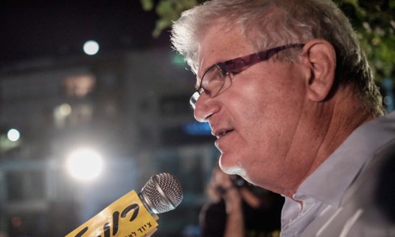 המשטרה פתחה בחקירה נגד זאב רז בחשד להסתה