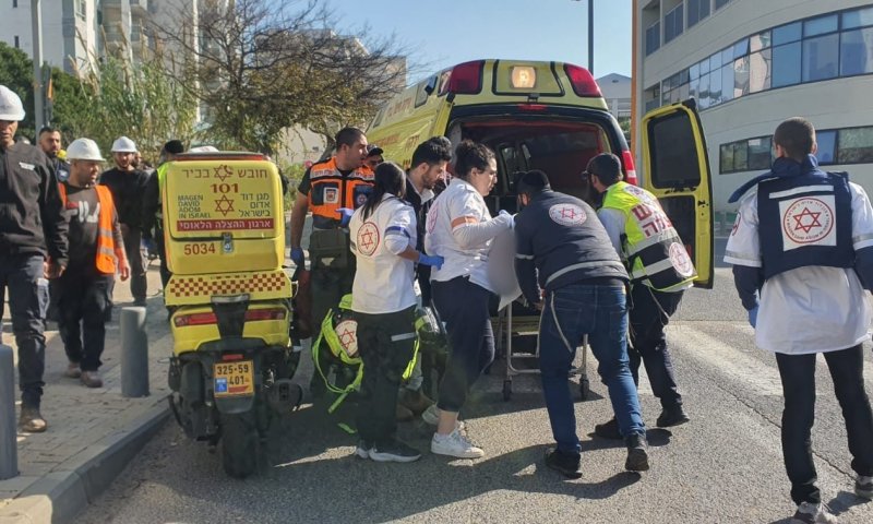 אירוע ירי בתל אביב: בן 27 פונה במצב קשה ולא יציב