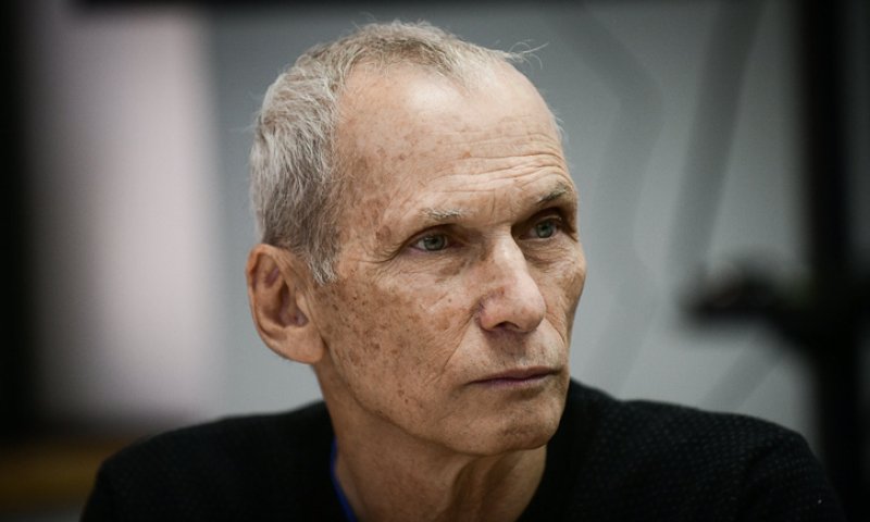 לא מתנצל | עמר בר לב מגיב לסערה: "תשתו מים"