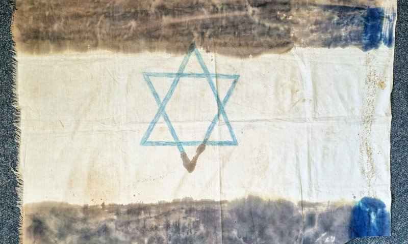 דגל דיו מאולתר מ'ששת הימים' שהציל לוחמים בעזה