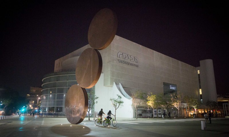 הלב שלו חופשי: אחרי 17 שנה זה הזמר שחוזר להבימה