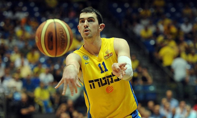 כדורסל: מכבי ת"א ממשיכה להתחזק