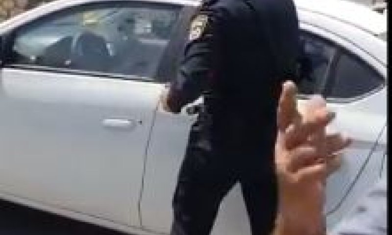 תיעוד דרמטי: כך חולץ ילד שנשכח ברכב &bull; צפו