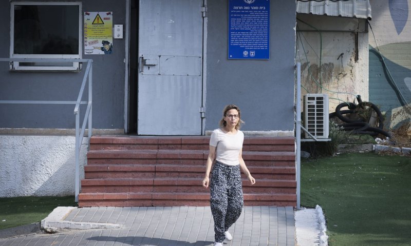 תיעוד ראשון: הפצ"רית שוחררה מכלא נווה תרצה בדרך למעצר בית