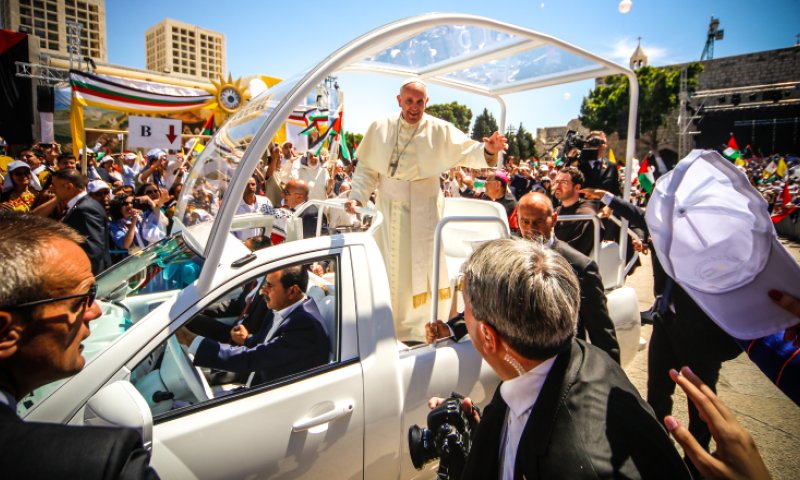 שרי הבית היהודי נעדרו מטקס קבלת הפנים לאפיפיור