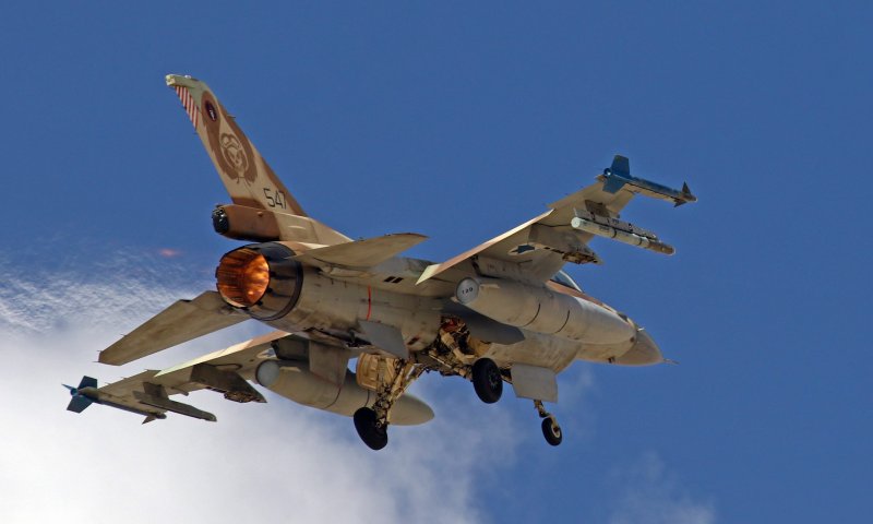 עשרות מטוסי קרב דימו אימון לתקיפה באיראן