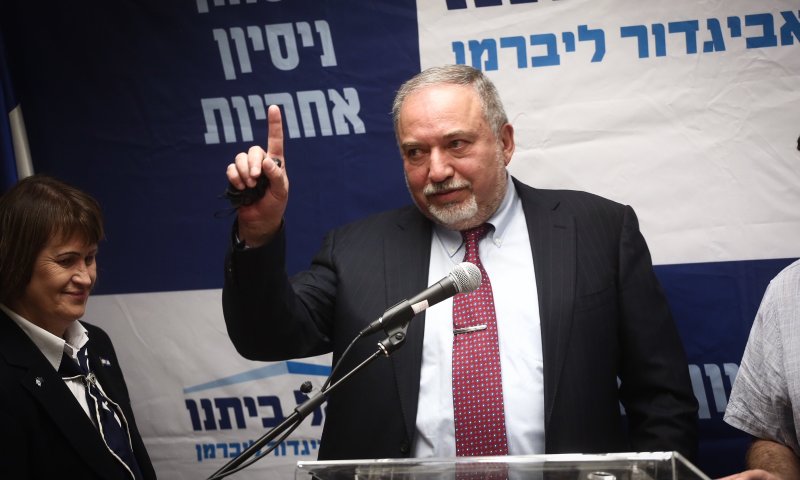 ליברמן הורה לקדם בניית דירות נוספות בחברון