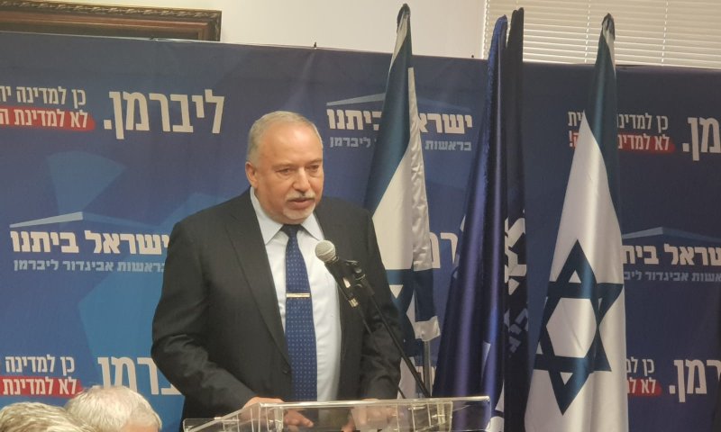 ליברמן מציב אולטימטום למגעים לממשלת אחדות