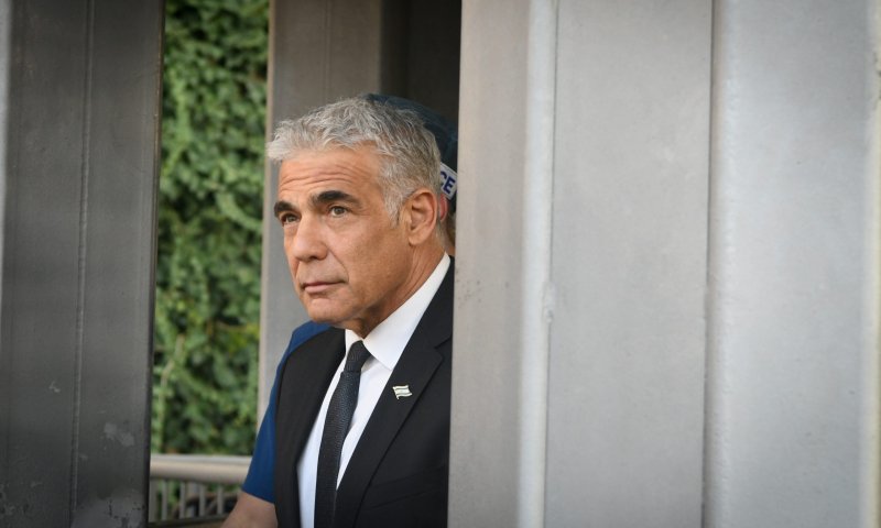 לפיד ליועמ"שית: מעניק לך גיבוי מלא