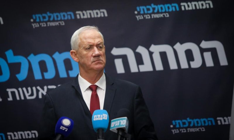 גנץ: "קורא למשפטנים &ndash; אל תסכימו להתמנות לעליון"