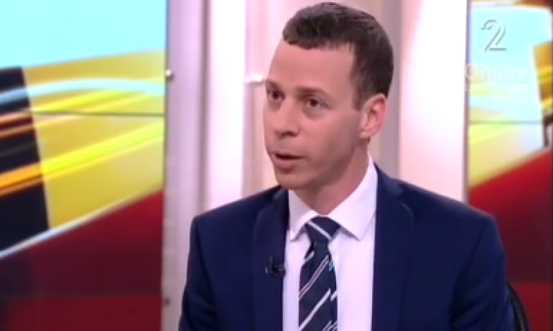 'פח אשפה':בעקבות הסרטון: עמית סגל נכנס באסף הראל