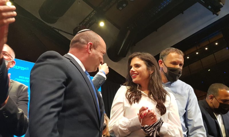 "יחסים בשפל" | מה קורה בין בנט לשקד?