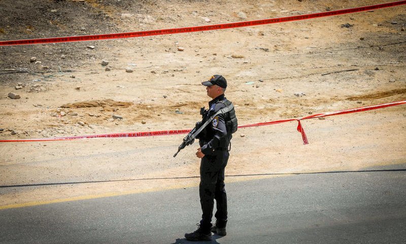 דרמה בבנימין: שוטר ירה לעבר רכב שניסה לדרוס אותו